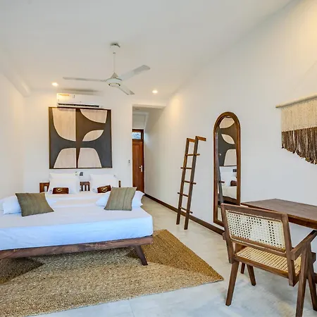 The Green Rooms Surf & Yoga Camp - On The Beach - Prime Location Renovated 2024 Weligama Exterior photo