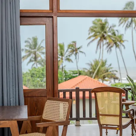 The Green Rooms Surf & Yoga Camp - On The Beach - Prime Location Renovated 2024 Weligama Exterior photo