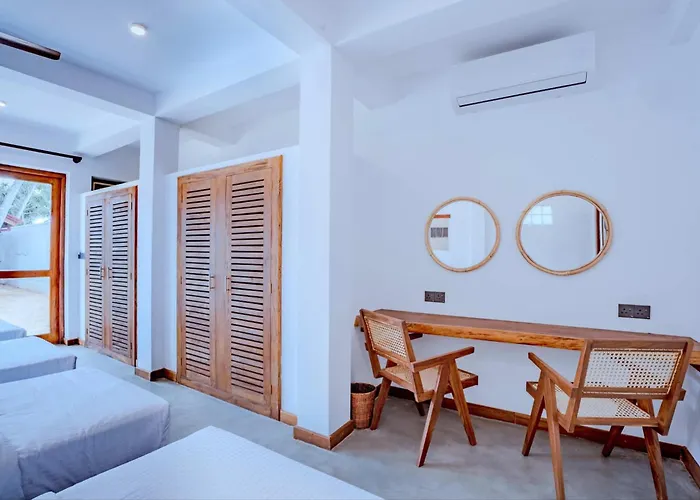 The Green Rooms Surf & Yoga Camp - On The Beach - Prime Location Renovated 2024