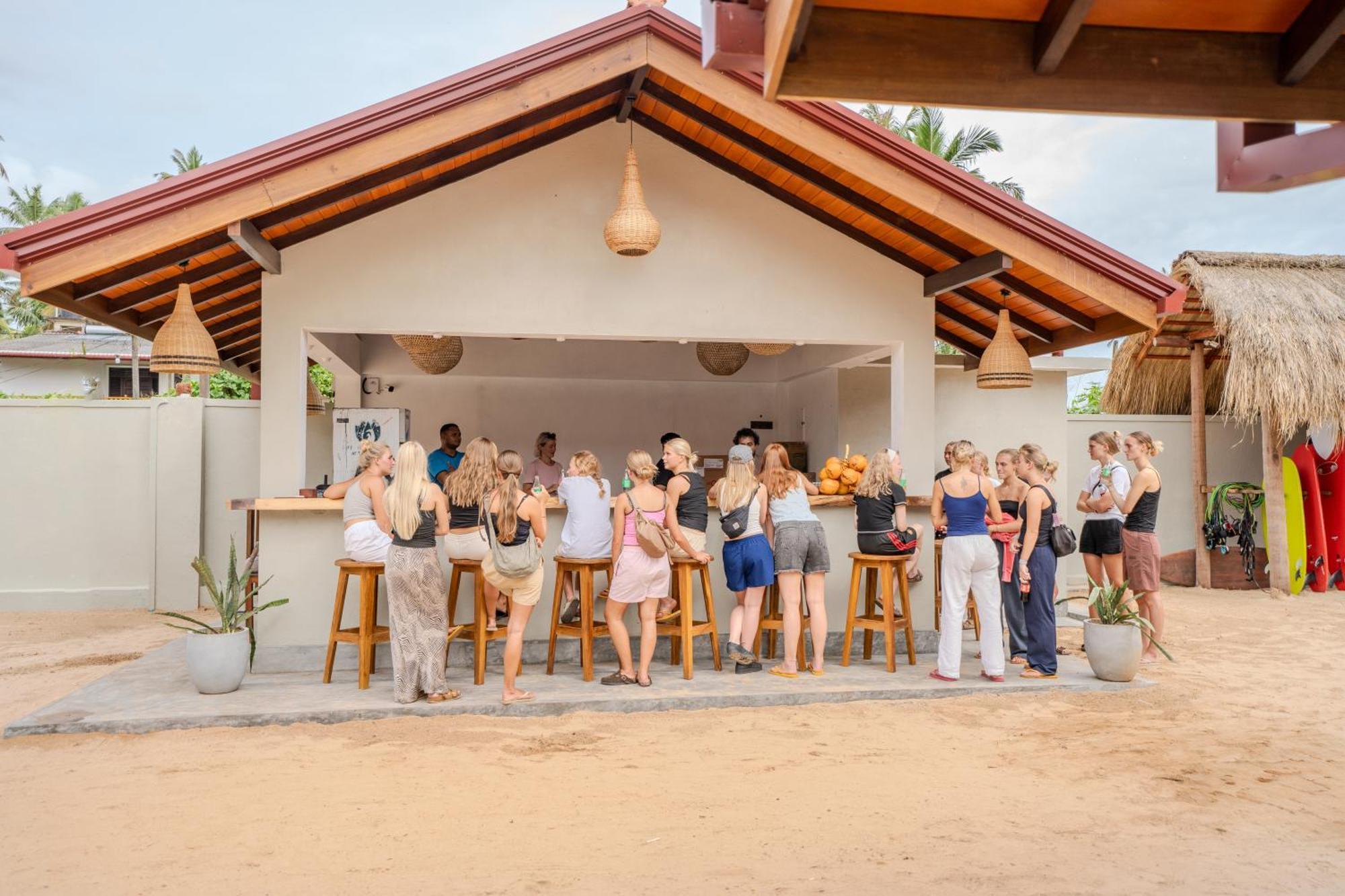 Resort The Surf & Yoga Camp - On The - Prime Location Renovated 2024 Weligama