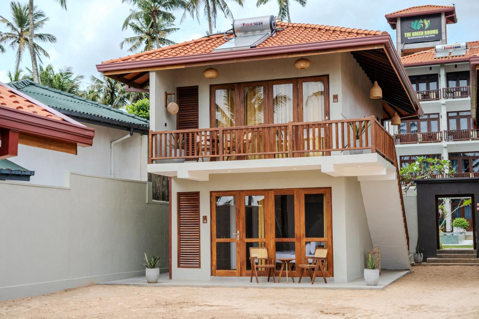 Resort The Surf & Yoga Camp - On The - Prime Location Renovated 2024 Weligama