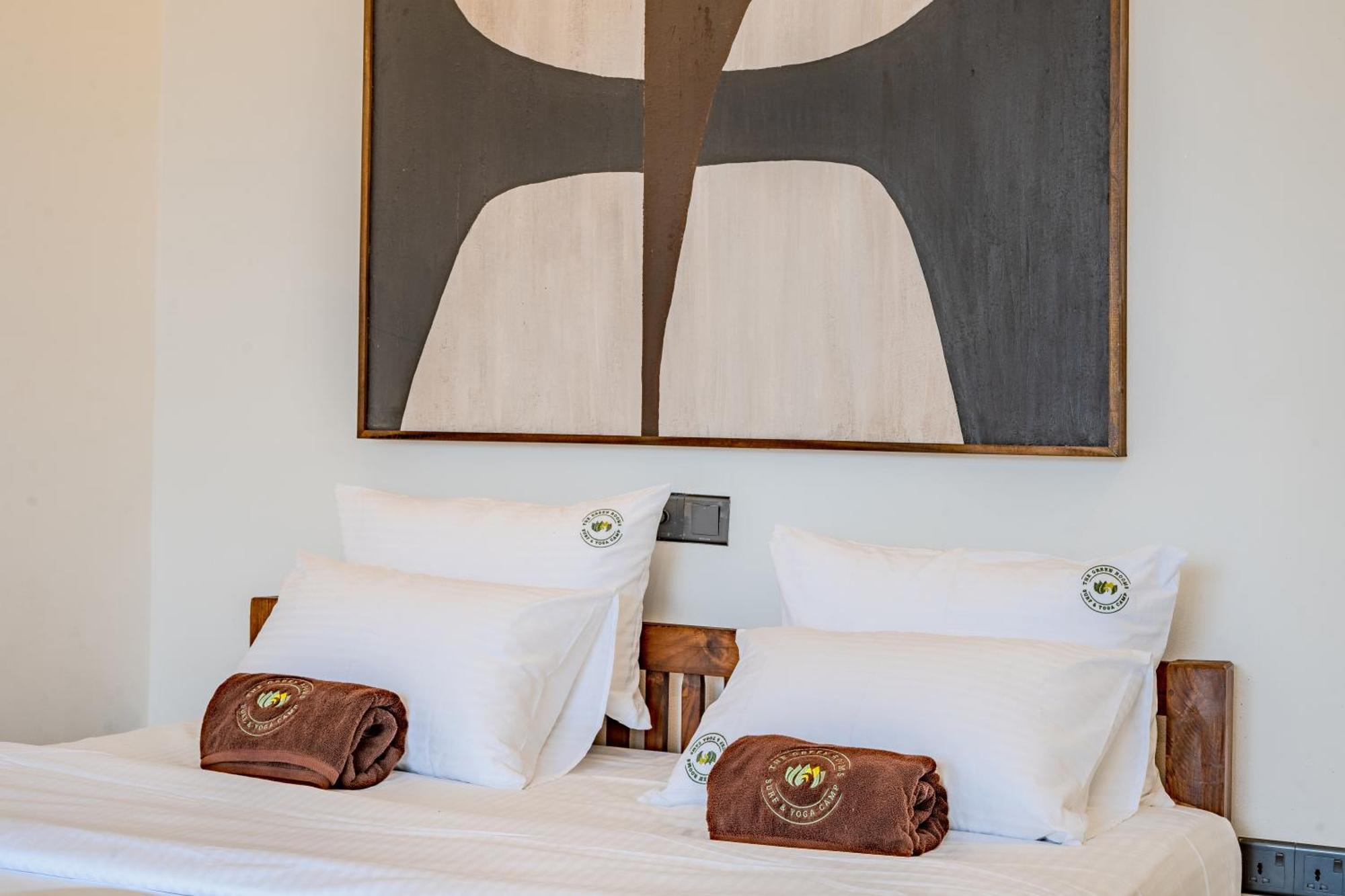 The Surf & Yoga Camp - On The - Prime Location Renovated 2024 Weligama
